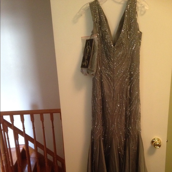 Evening gown - Picture 2 of 2